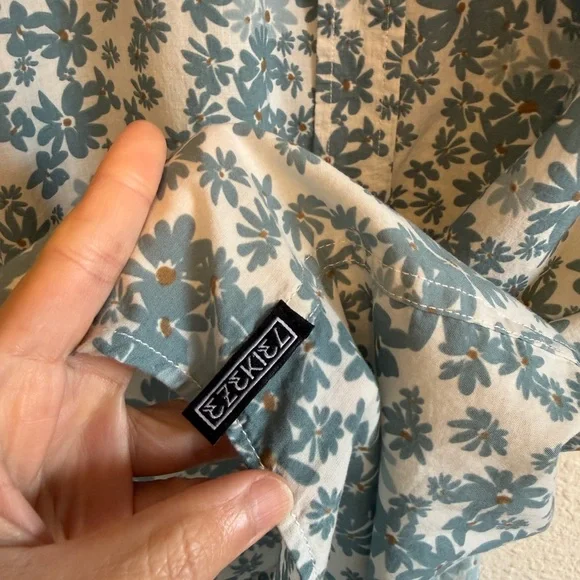 Ezekiel Blue and White Floral Button Down Shirt-size L- NWT - Picture 4 of 11